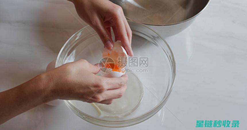 蛋清蛋黄分离技巧：让蛋白霜更细腻 (蛋清蛋黄分离的方法)
